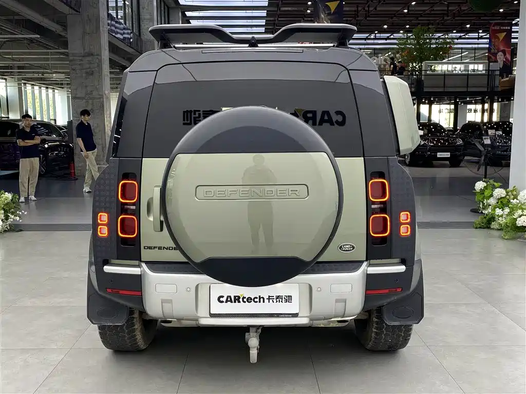Land Rover Defender 110 P400 Dark Special Edition