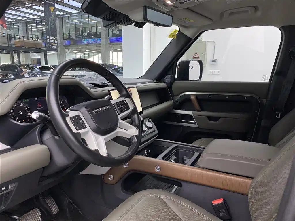 Land Rover Defender 110 P400 Dark Special Edition