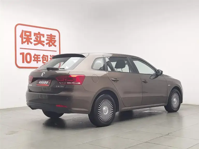 Volkswagen Gran Lavida 1.6 L Auto Style