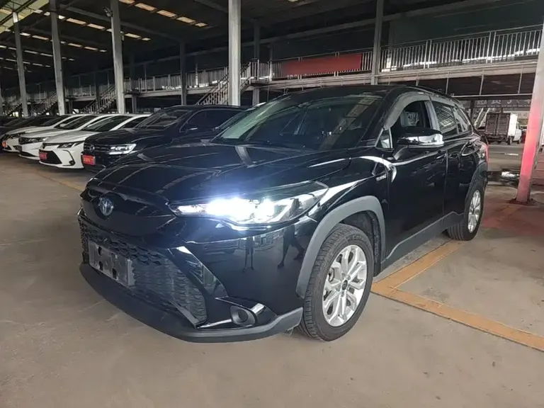 Toyota Frontlander 2.0 L Smart e-Hybrid Dual Engine Leading