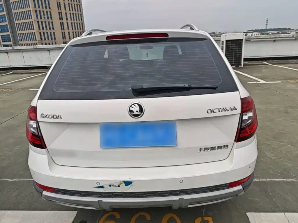 Octavia Wagon TSI230 DSG Luxury