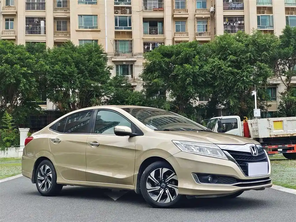 Crider 1.8 L CVT Luxury
