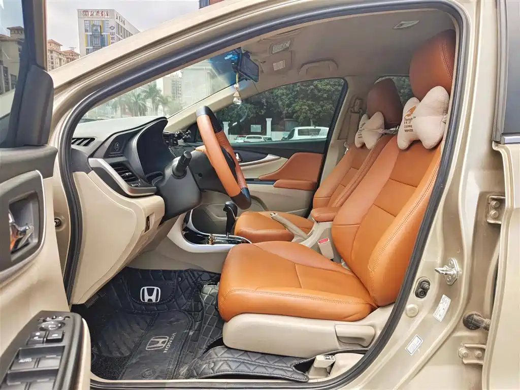 Crider 1.8 L CVT Luxury