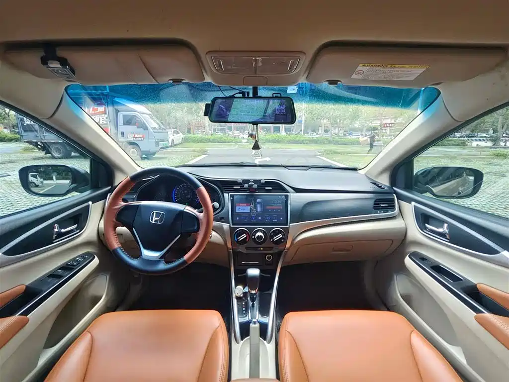 Crider 1.8 L CVT Luxury