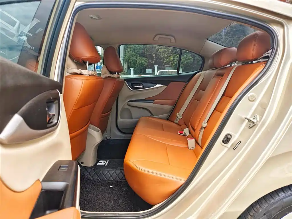 Crider 1.8 L CVT Luxury