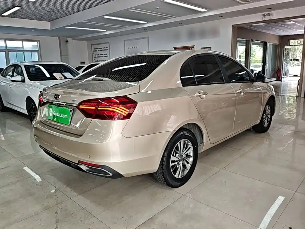 Emgrand 1.5 L CVT Luxury