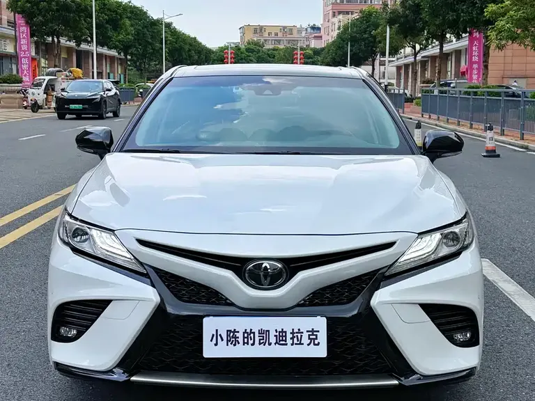 Toyota Camry 2.5 S Sharp Style