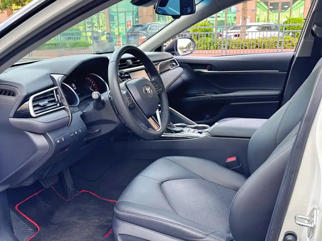 Camry 2.5 S Sharp Style