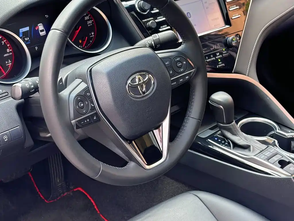 Camry 2.5 S Sharp Style