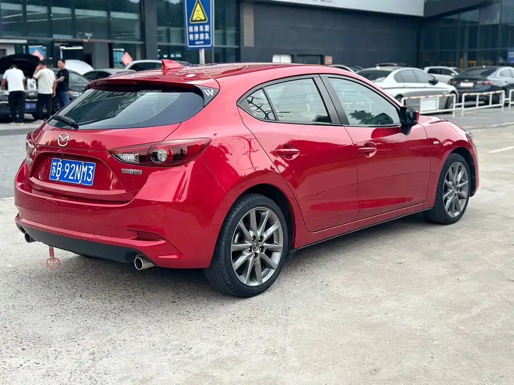 Mazda 3 Axela Hatchback 2.0 L Auto Sport CN-V