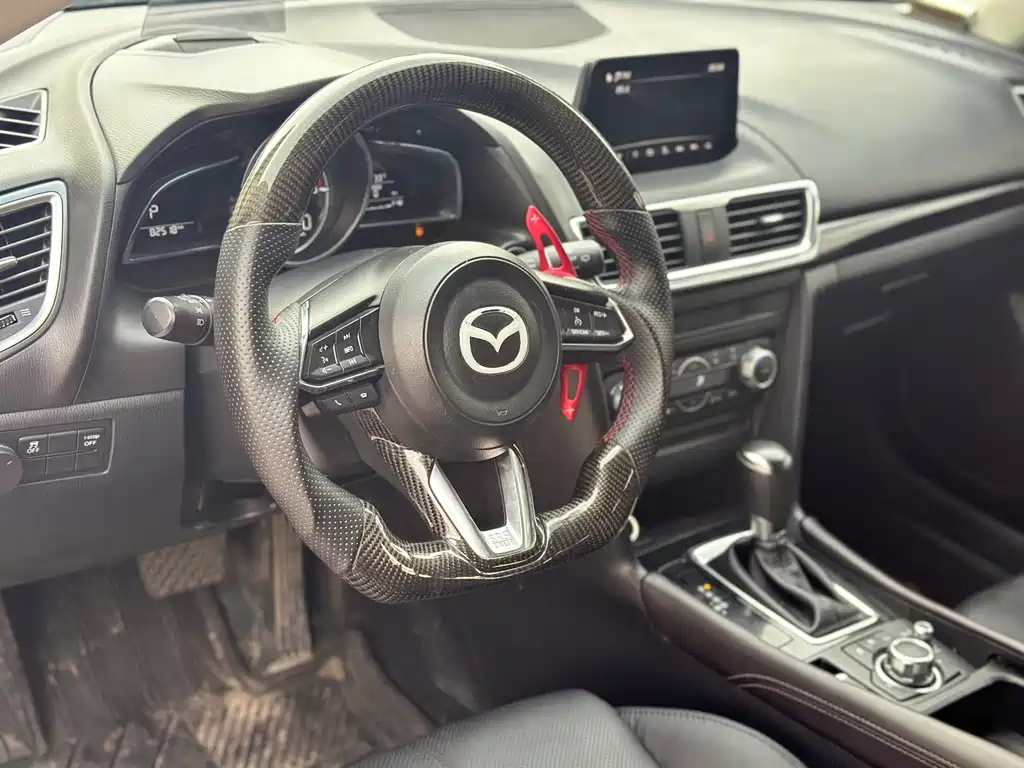 Mazda 3 Axela Hatchback 2.0 L Auto Sport CN-V