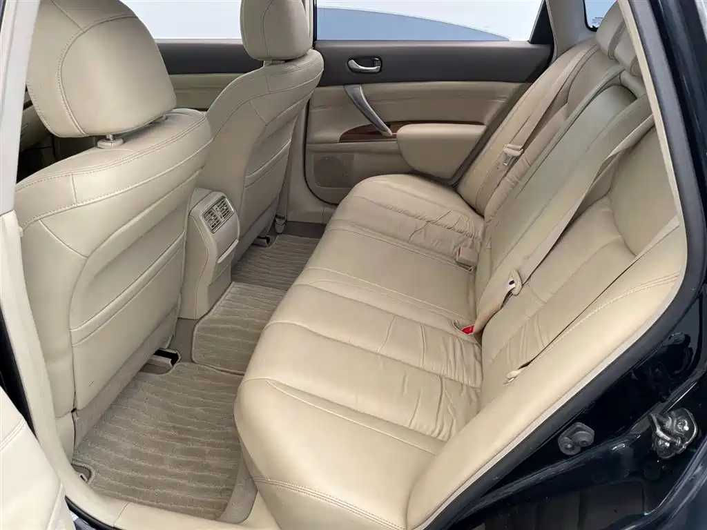 Teana 2.5 L XL Leading