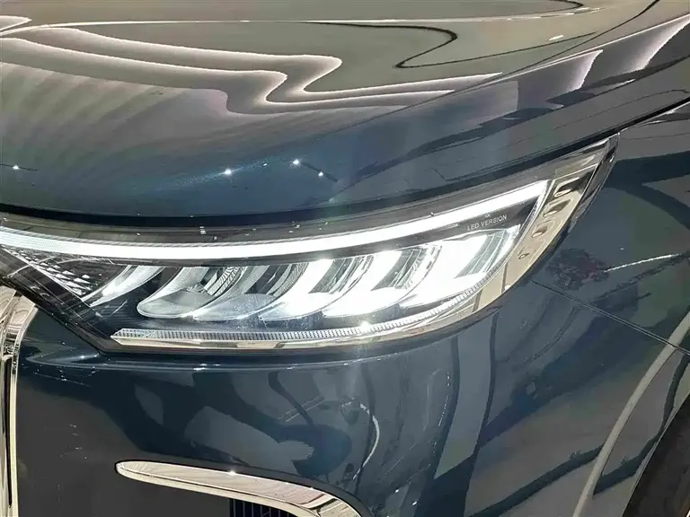 Voyah Dreamer PHEV 4 WD Distinguished Kunpeng