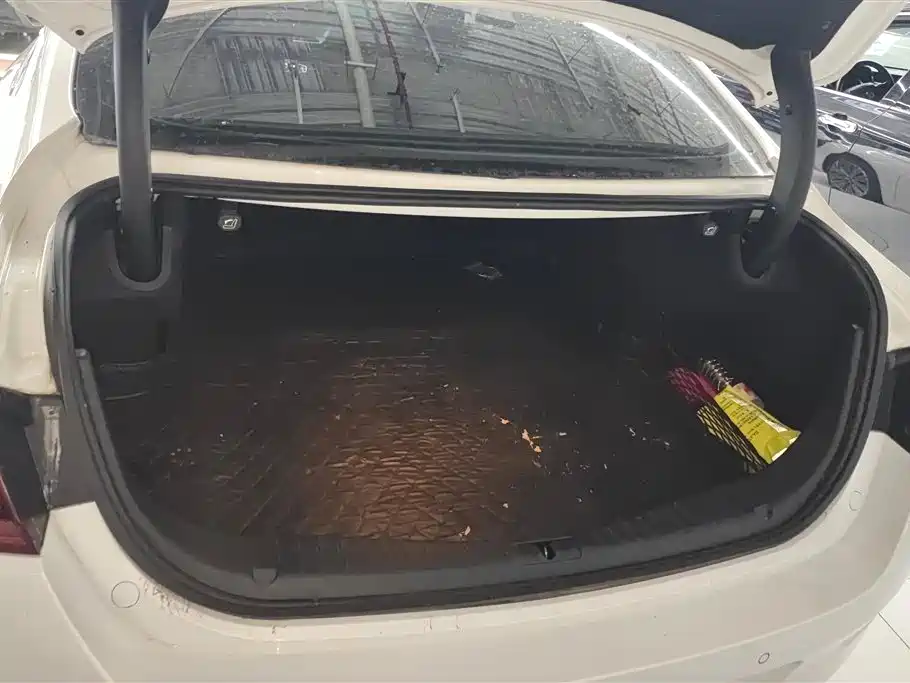 Hongqi H5 Classic 1.5 T DCT Flagship Charm