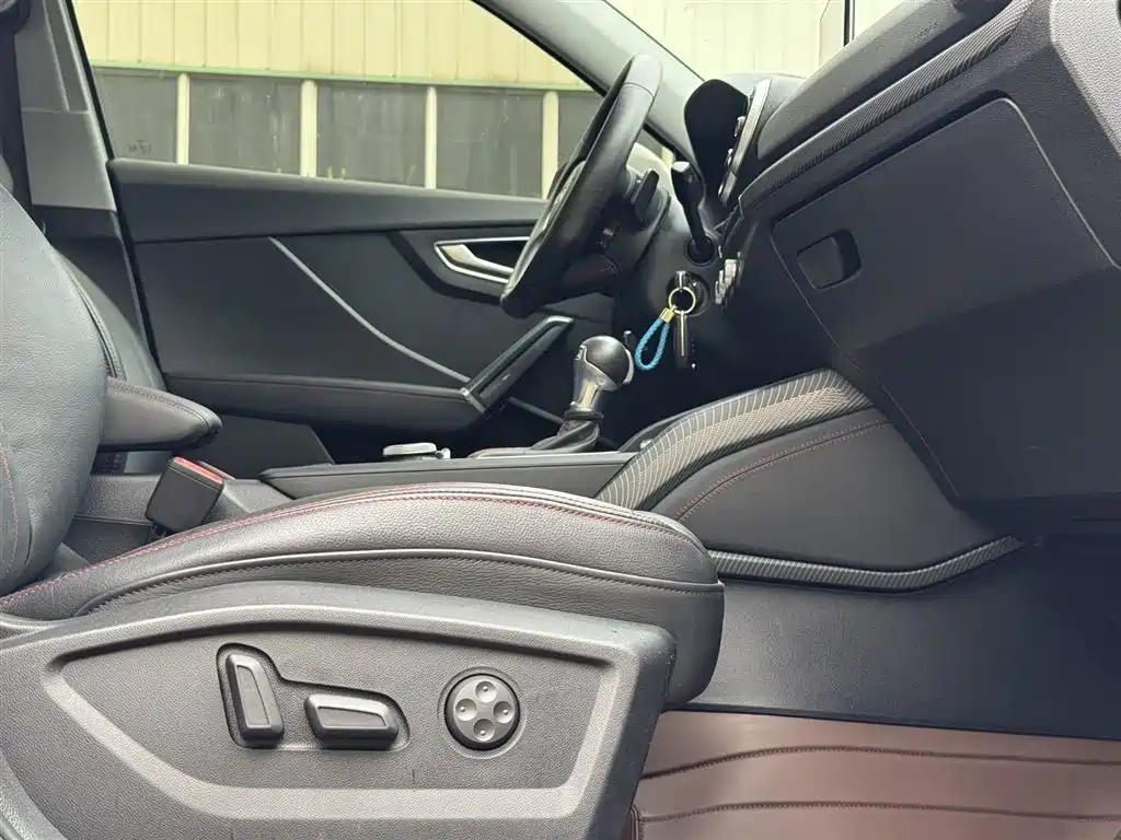Audi Q2 L 35 TFSI Progressive Dynamic