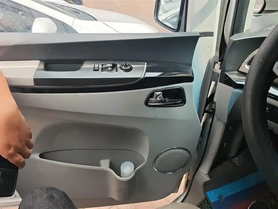 Refine M5 2.0 T Gasoline Auto Business