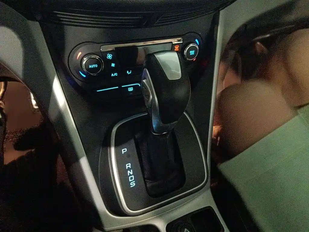 Kuga 1.6 L GTDi 2 WD Style