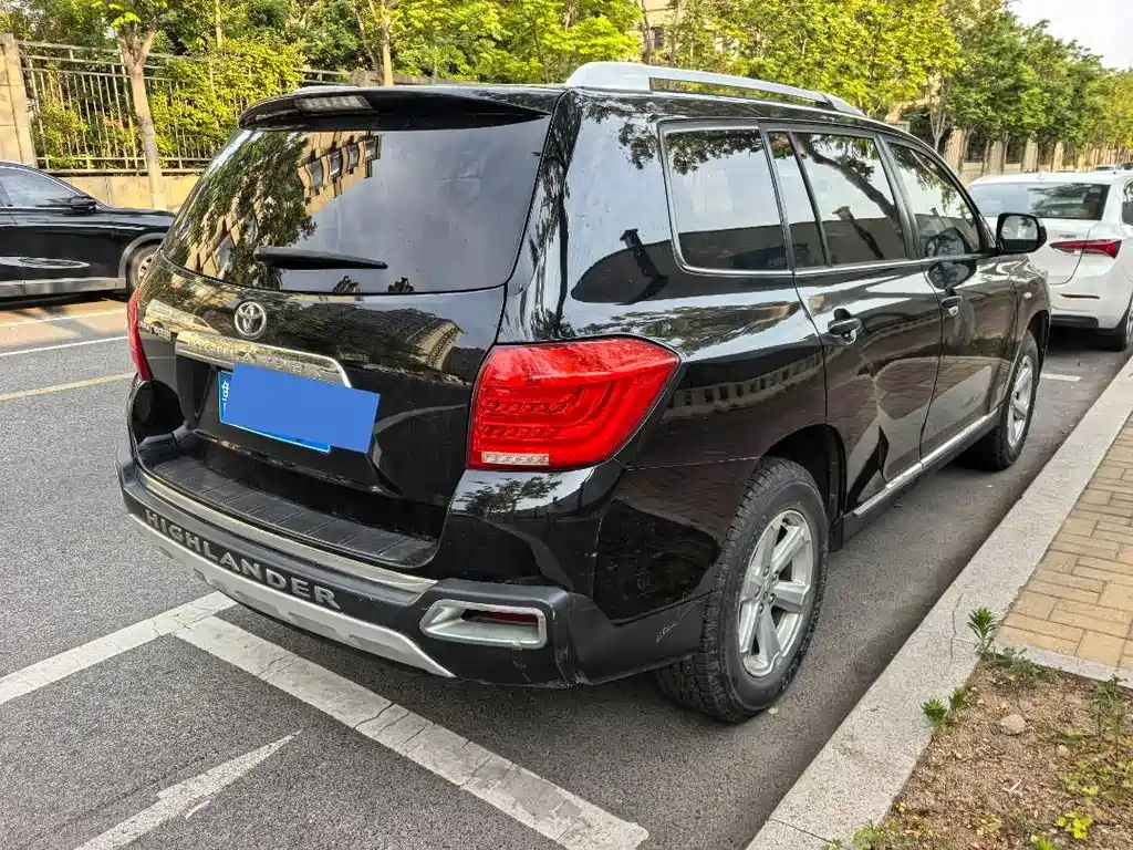 Highlander 2.7 L 2 WD 5-seat Elite
