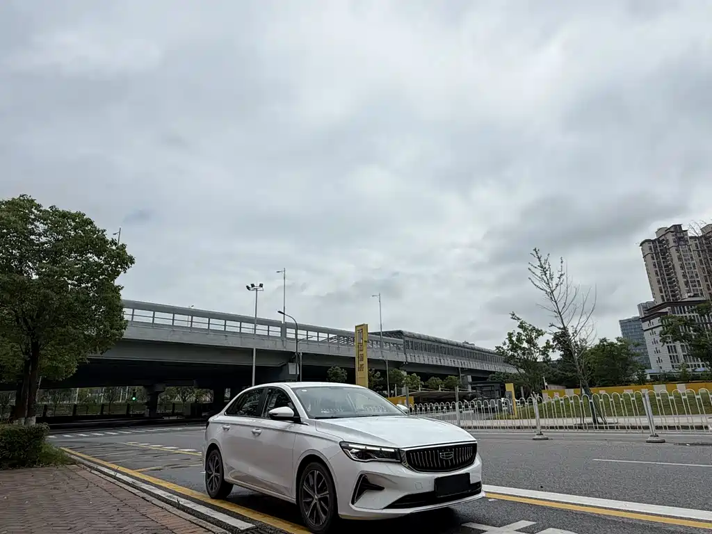 Emgrand 4 th Gen 1.5 L CVT Distinguished