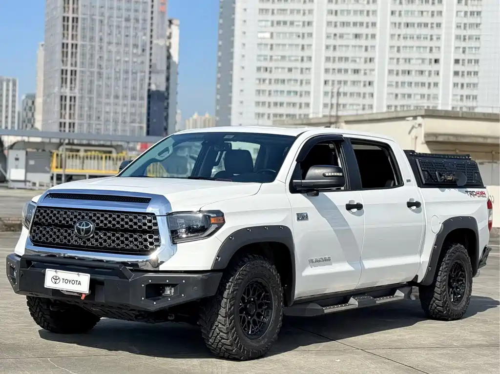 Tundra 5.7 L Auto