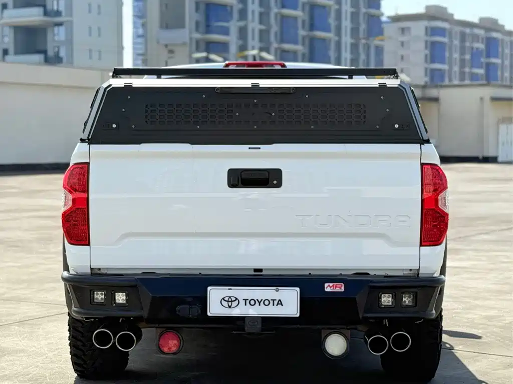 Tundra 5.7 L Auto