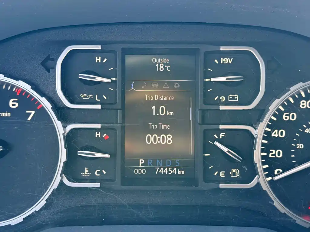 Tundra 5.7 L Auto