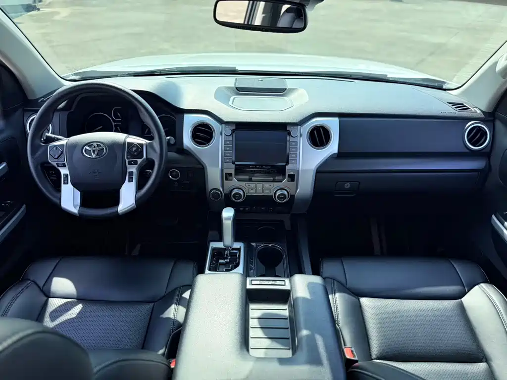 Tundra 5.7 L Auto