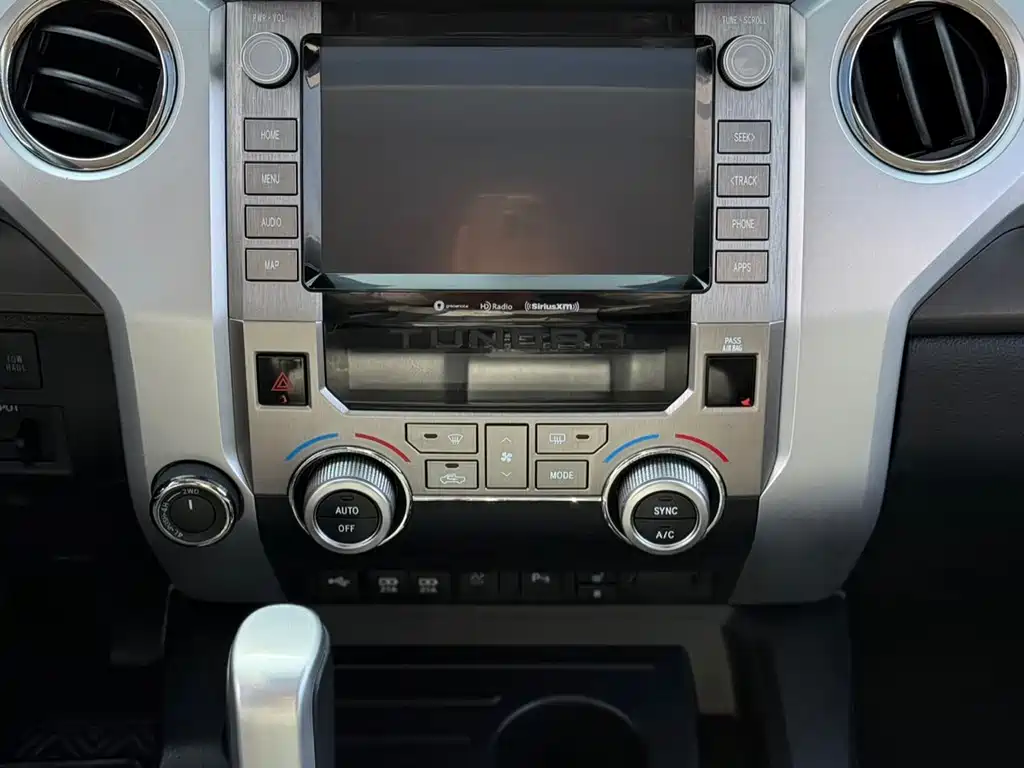 Tundra 5.7 L Auto
