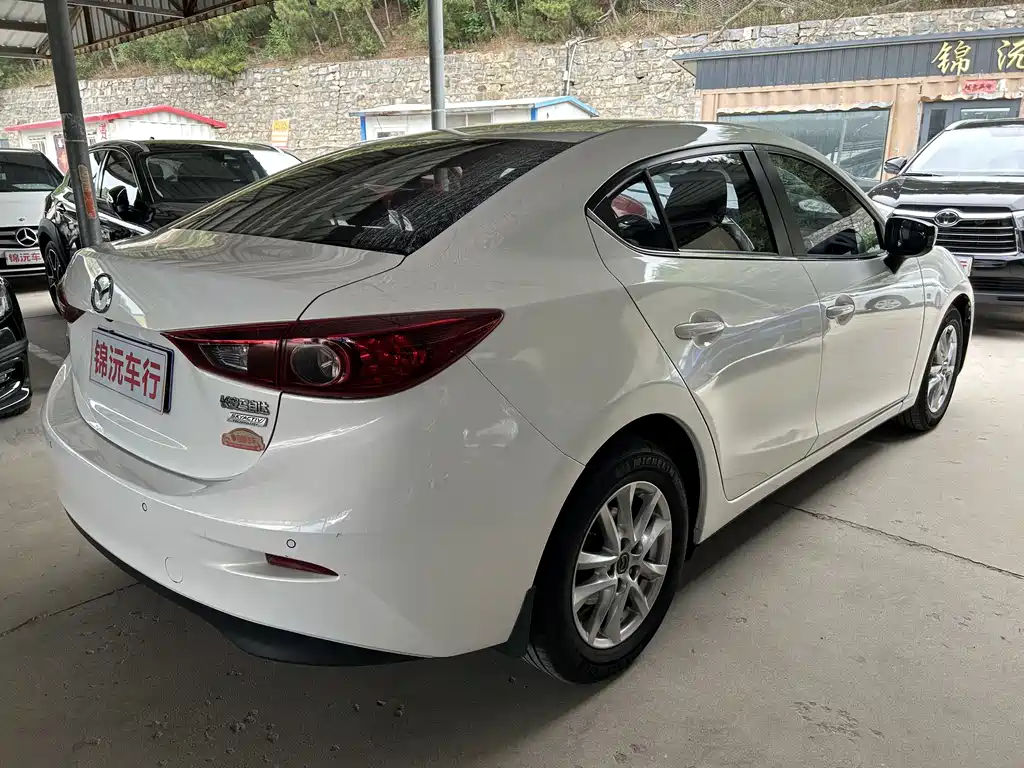 Mazda 3 Axela Sedan 1.5 L Auto Luxury