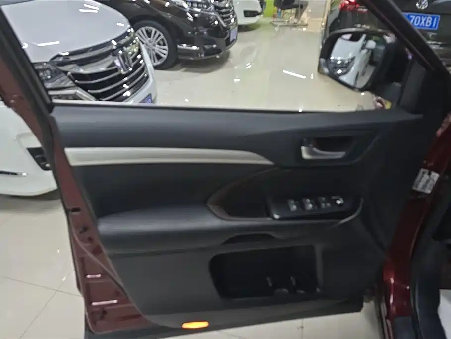 Highlander 2.0 T 4 WD Luxury Navigation 7-seat