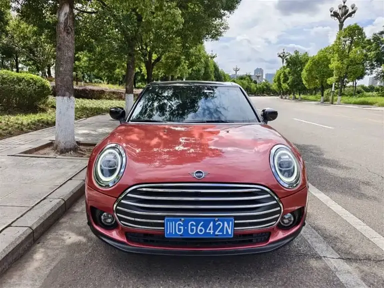 MINI CLUBMAN 1.5 T COOPER Connoisseur