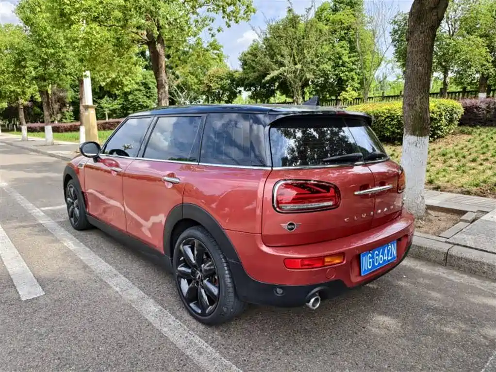 MINI CLUBMAN 1.5 T COOPER Connoisseur