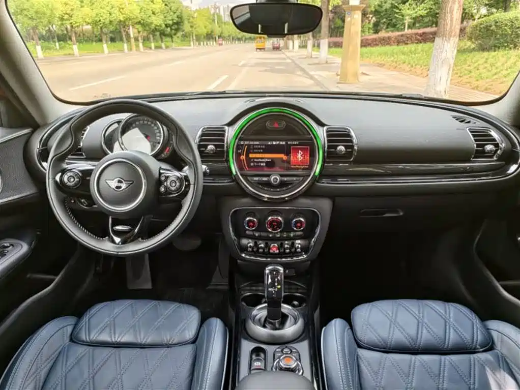 MINI CLUBMAN 1.5 T COOPER Connoisseur