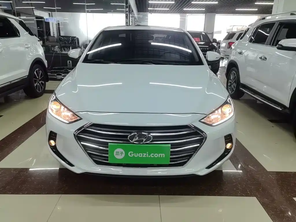 Elantra 1.6 L Auto Smart Dazzle · Elite