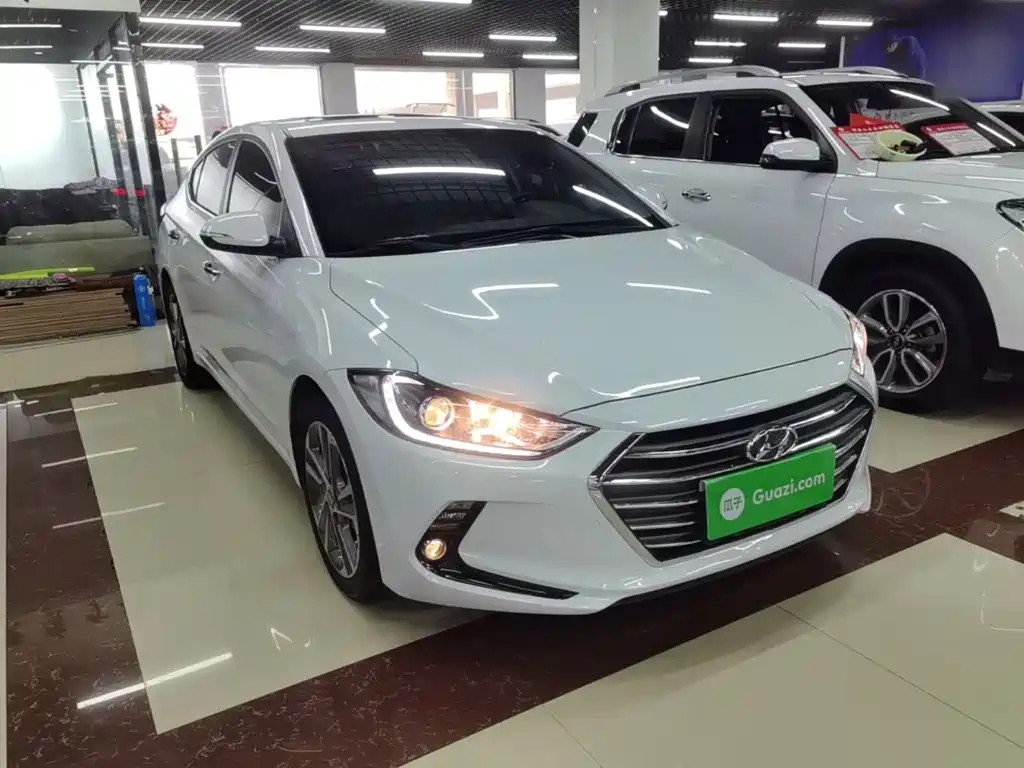 Elantra 1.6 L Auto Smart Dazzle · Elite