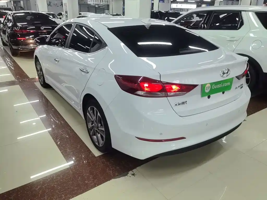 Elantra 1.6 L Auto Smart Dazzle · Elite