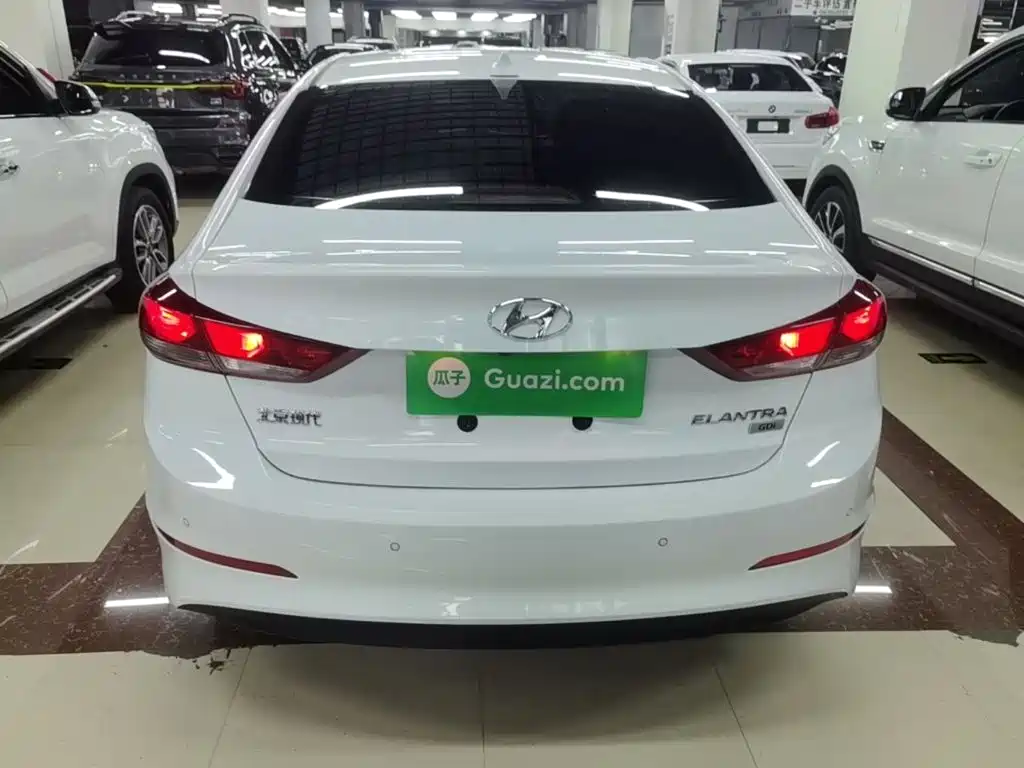 Elantra 1.6 L Auto Smart Dazzle · Elite