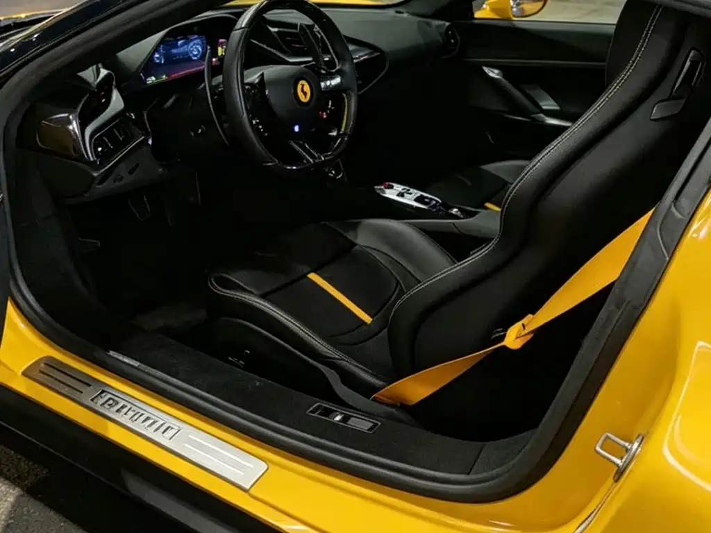 SF90 3.9 T V8 Stradale