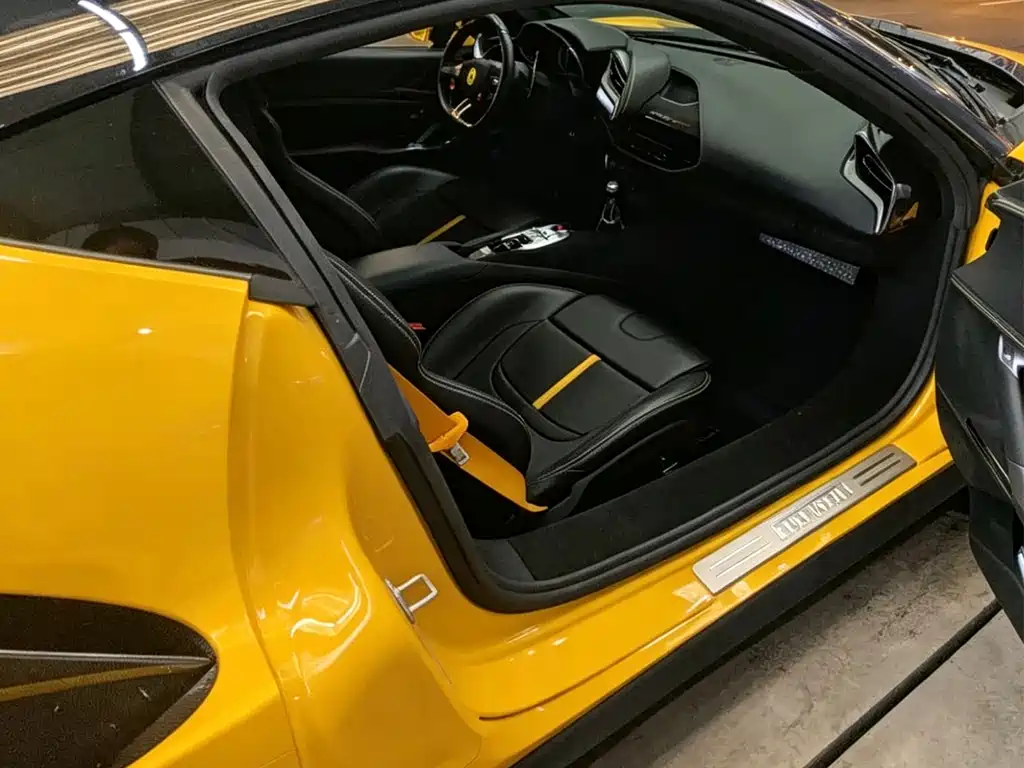 SF90 3.9 T V8 Stradale