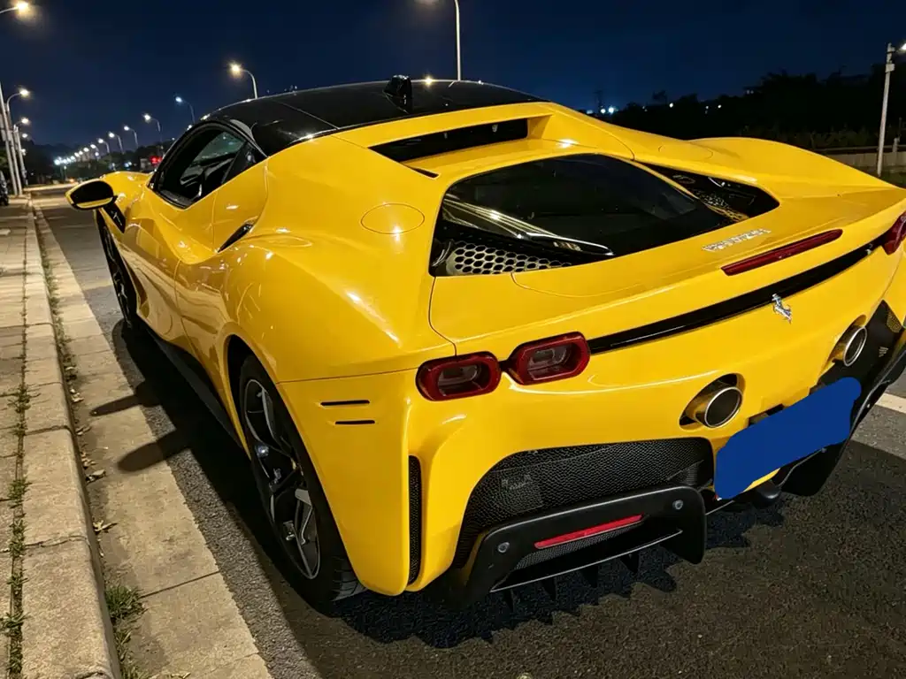 SF90 3.9 T V8 Stradale
