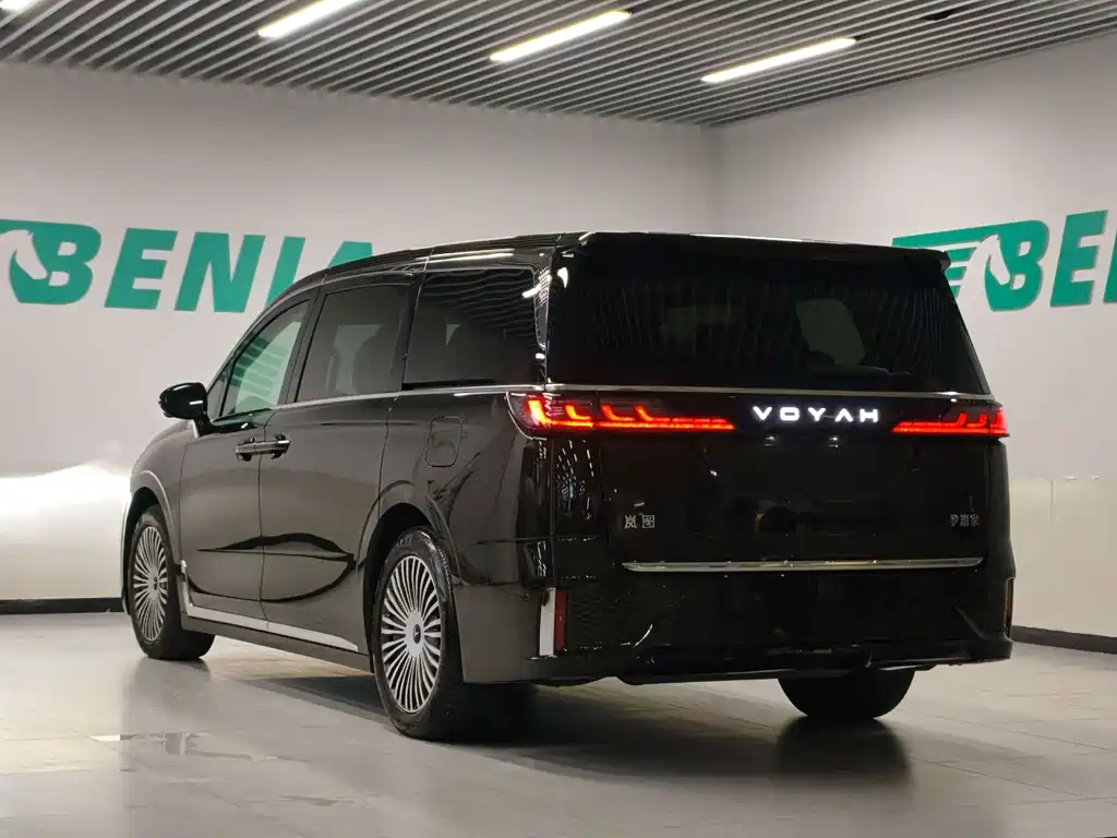 Voyah Dreamer PHEV 4 WD Distinguished Kunpeng