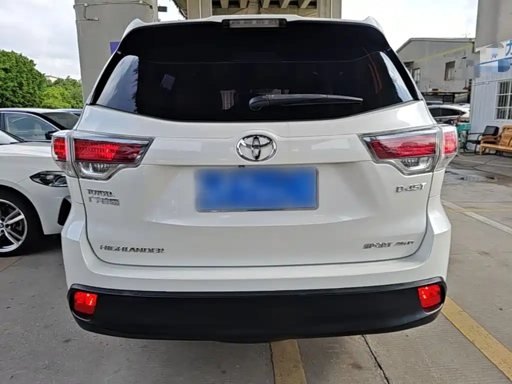 Highlander 2.0 T 4 WD Luxury 7-seat