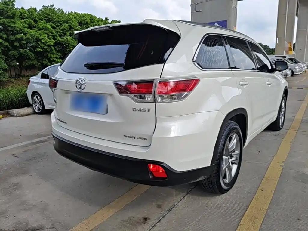 Highlander 2.0 T 4 WD Luxury 7-seat
