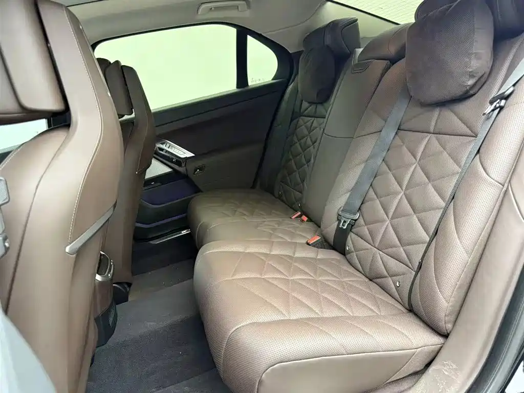 BMW 7 Series 735 Li Luxury Package