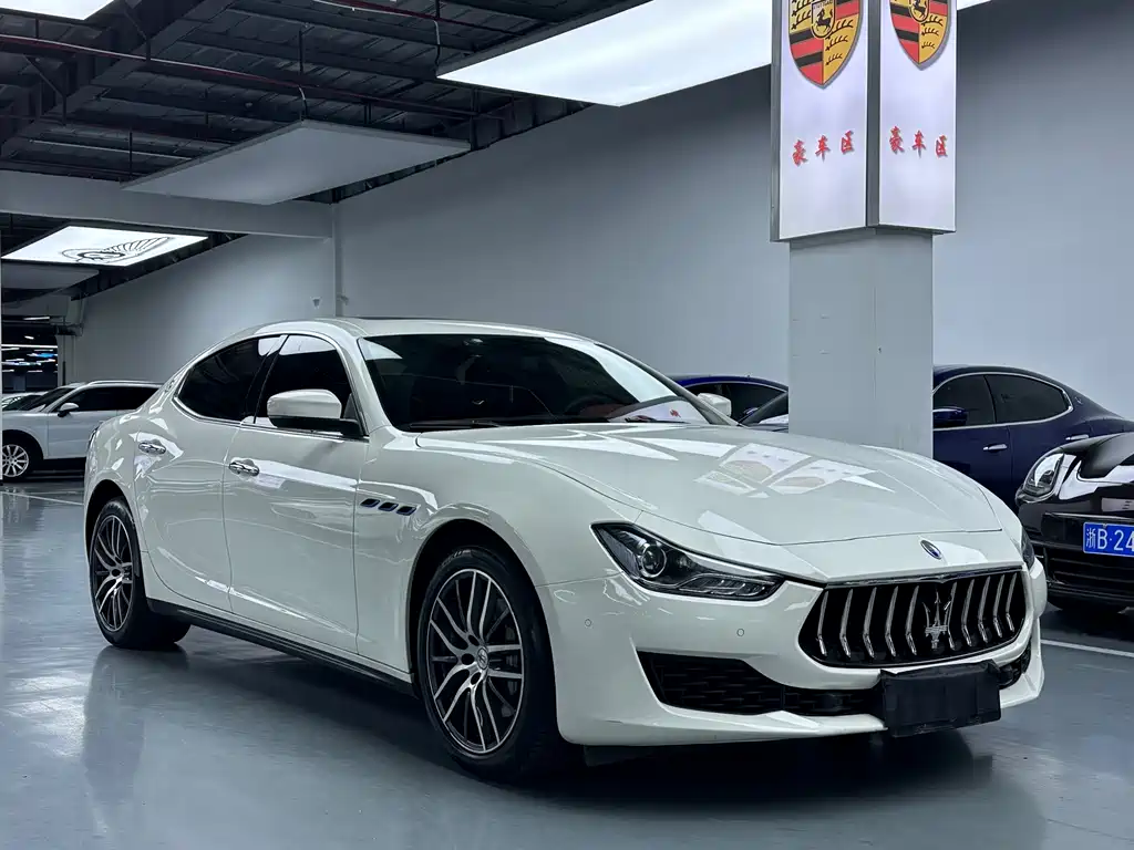 Ghibli 2.0 T Sharp Edge