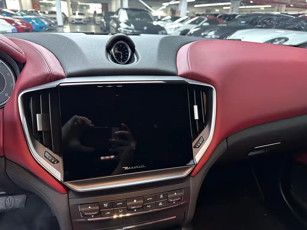 Ghibli 2.0 T Sharp Edge