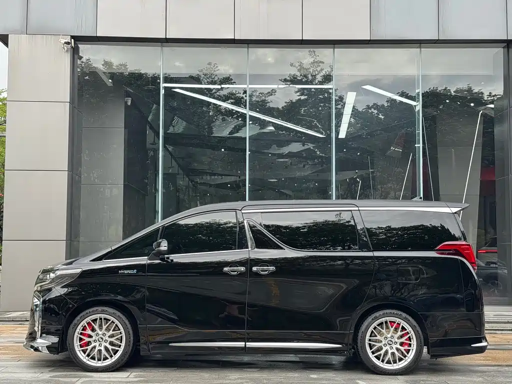 Alphard Dual Engine 2.5 L Distinguished