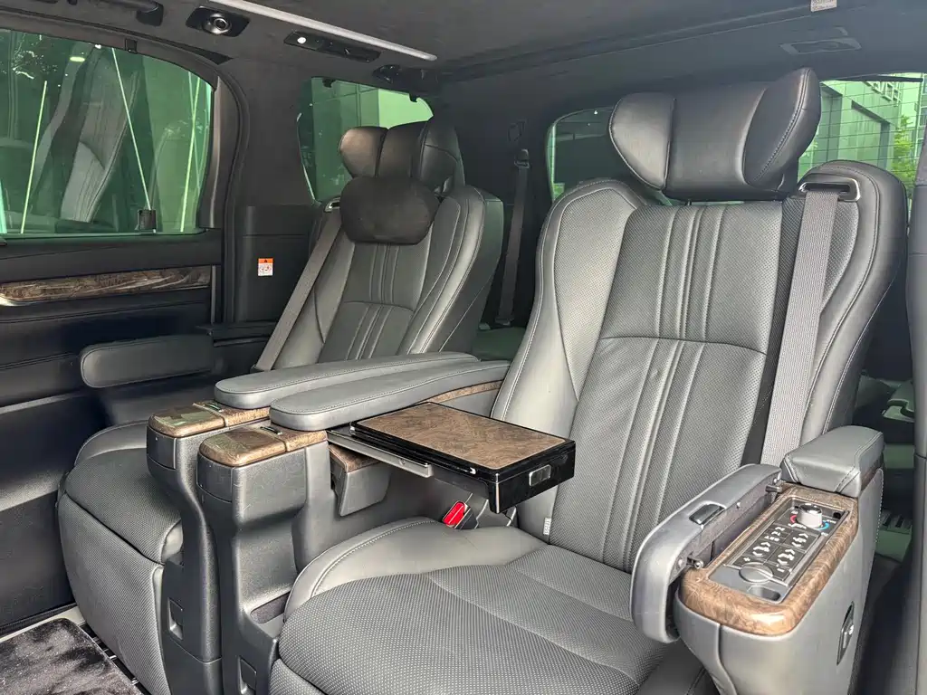 Alphard Dual Engine 2.5 L Distinguished