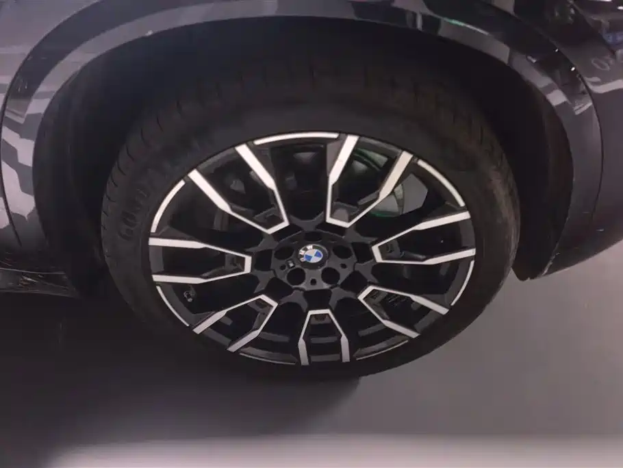 BMW X5 xDrive 40 Li M Sport Night Package