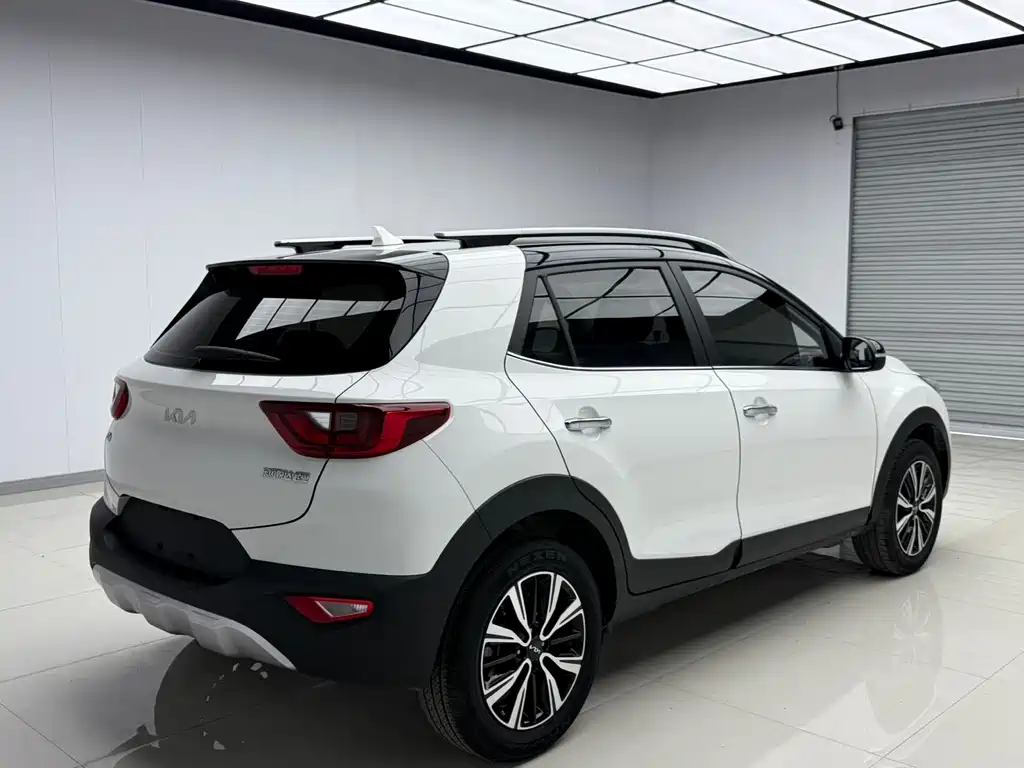 Stonic 1.4 L CVT Fun Enjoyment Sunroof